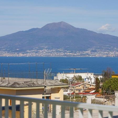 Super Attico Vista Mare Con Piscina Lejlighed Sorrento Eksteriør billede