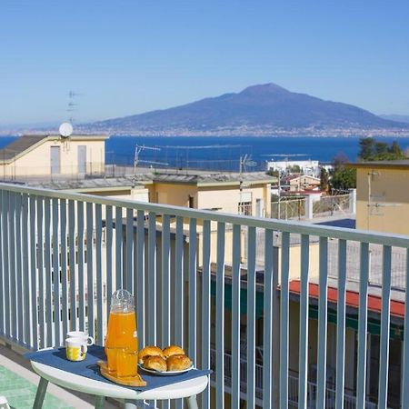 Super Attico Vista Mare Con Piscina Lejlighed Sorrento Eksteriør billede