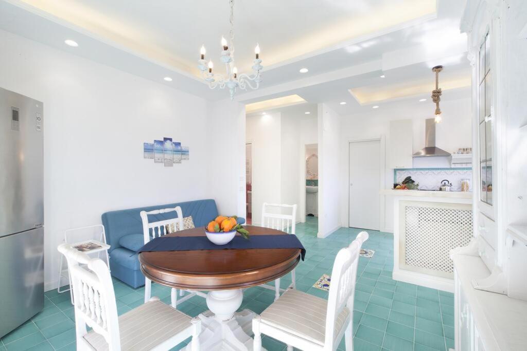Super Attico Vista Mare Con Piscina Lejlighed Sorrento Eksteriør billede