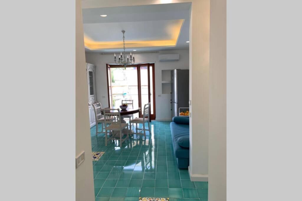 Super Attico Vista Mare Con Piscina Lejlighed Sorrento Eksteriør billede