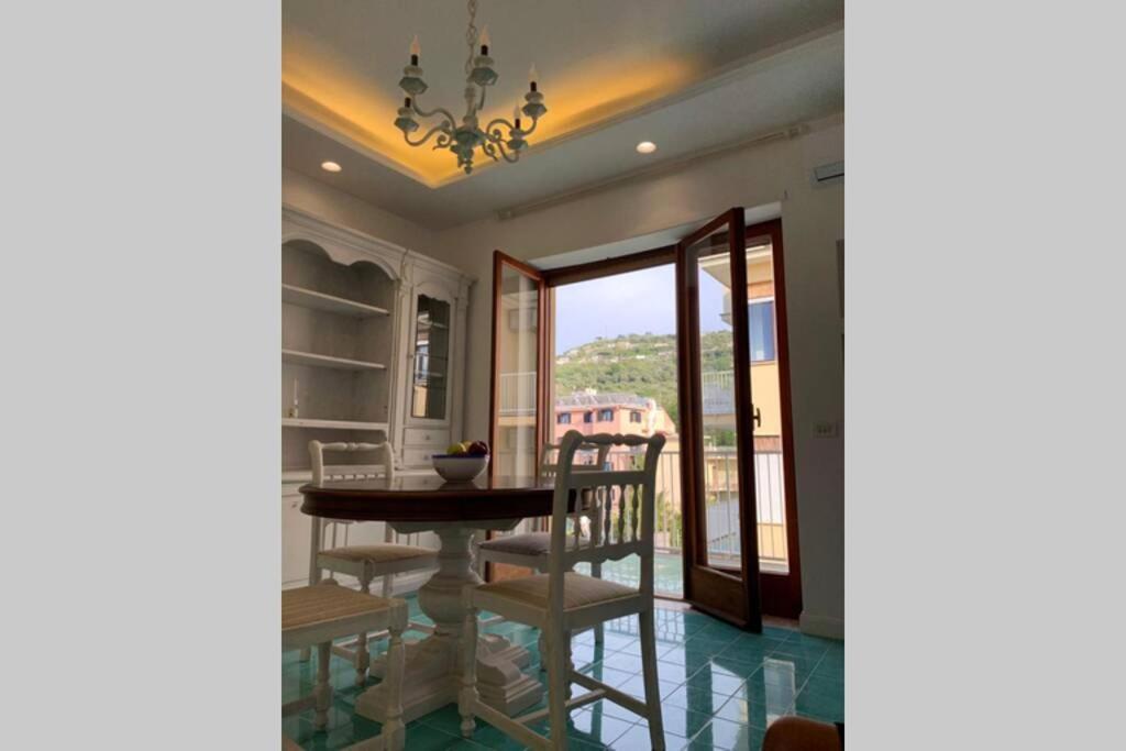 Super Attico Vista Mare Con Piscina Lejlighed Sorrento Eksteriør billede