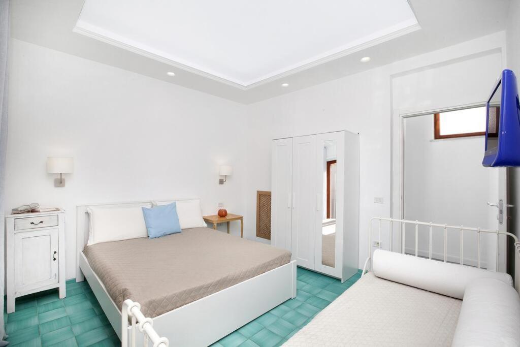 Super Attico Vista Mare Con Piscina Lejlighed Sorrento Eksteriør billede