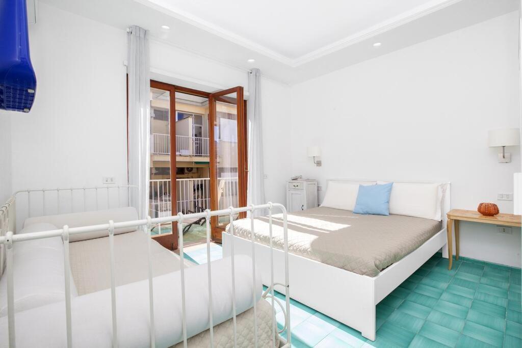 Super Attico Vista Mare Con Piscina Lejlighed Sorrento Eksteriør billede