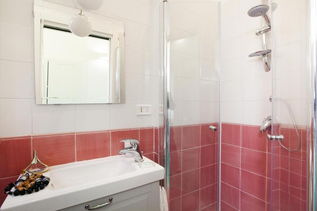 Super Attico Vista Mare Con Piscina Lejlighed Sorrento Eksteriør billede