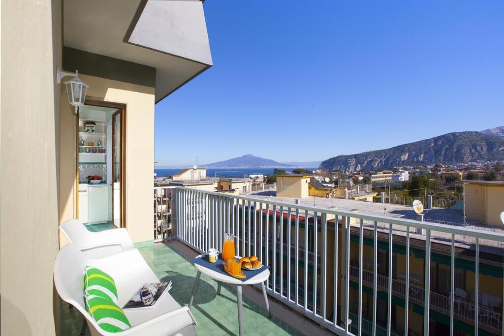 Super Attico Vista Mare Con Piscina Lejlighed Sorrento Eksteriør billede