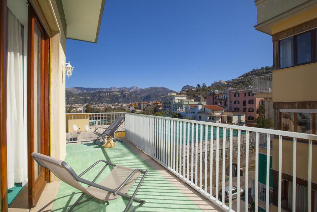 Super Attico Vista Mare Con Piscina Lejlighed Sorrento Eksteriør billede