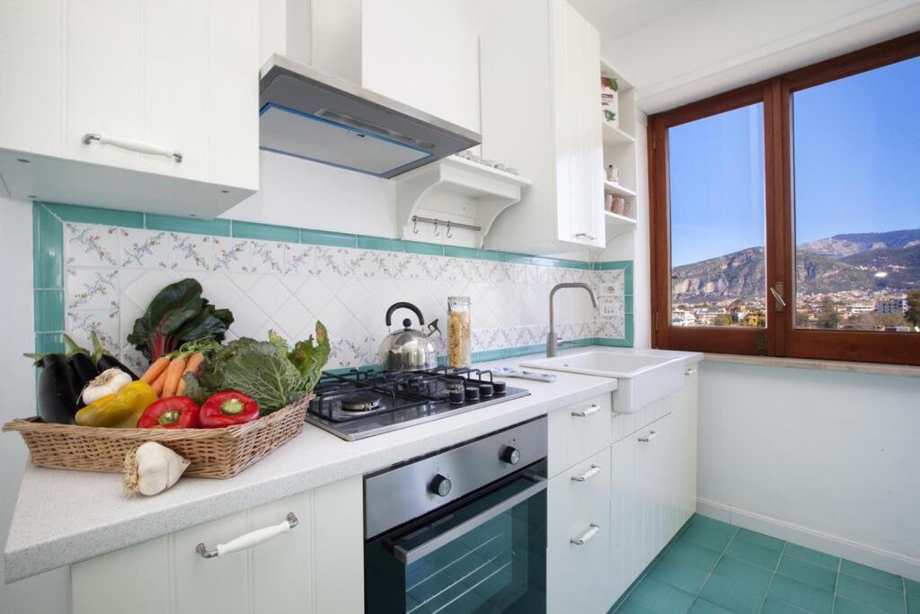 Super Attico Vista Mare Con Piscina Lejlighed Sorrento Eksteriør billede