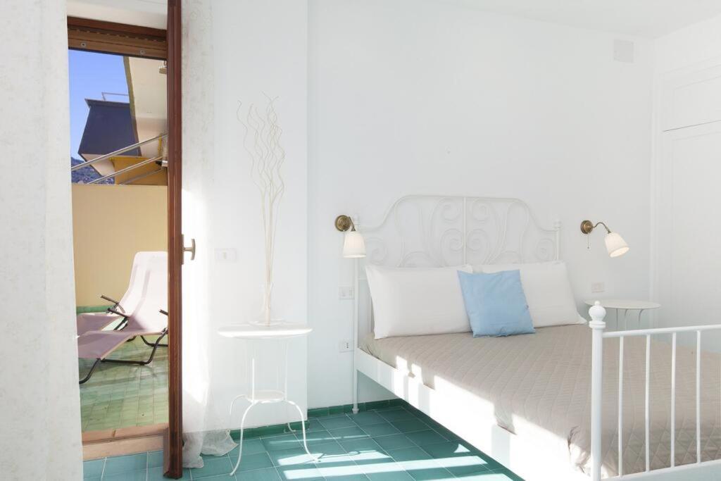 Super Attico Vista Mare Con Piscina Lejlighed Sorrento Eksteriør billede