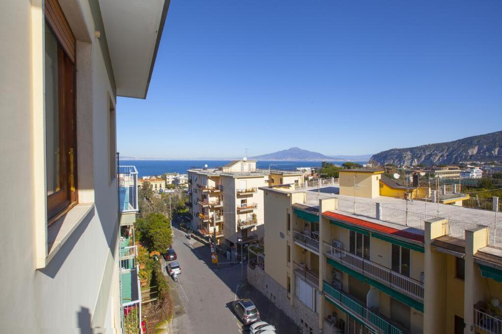 Super Attico Vista Mare Con Piscina Lejlighed Sorrento Eksteriør billede