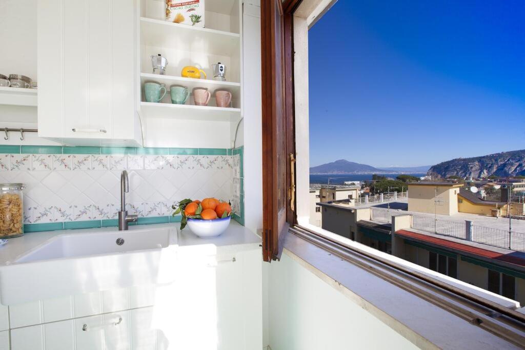 Super Attico Vista Mare Con Piscina Lejlighed Sorrento Eksteriør billede