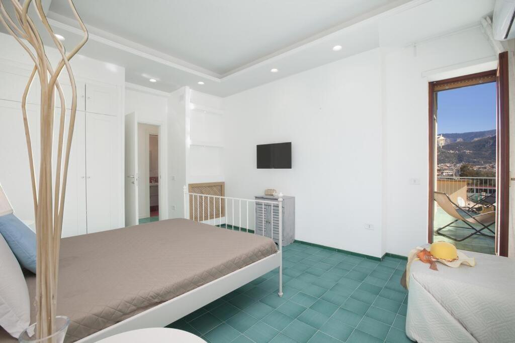 Super Attico Vista Mare Con Piscina Lejlighed Sorrento Eksteriør billede