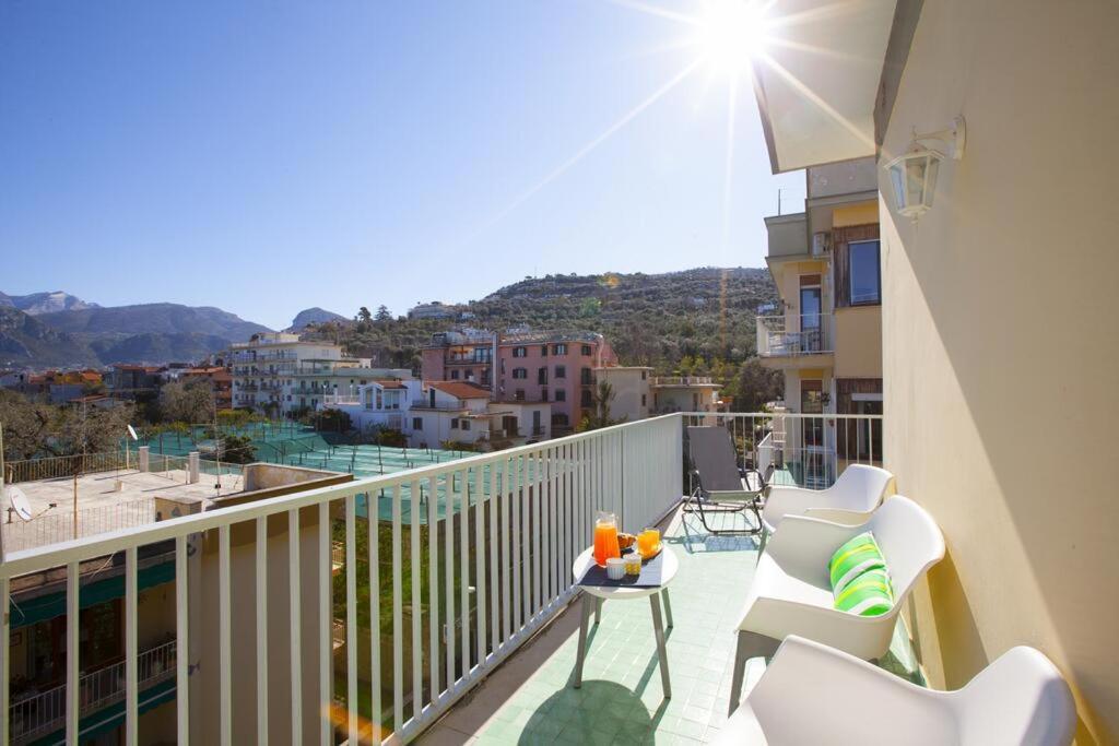 Super Attico Vista Mare Con Piscina Lejlighed Sorrento Eksteriør billede