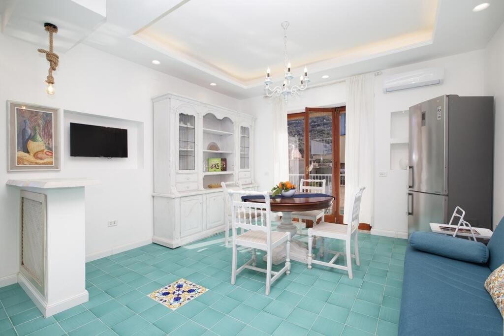 Super Attico Vista Mare Con Piscina Lejlighed Sorrento Eksteriør billede