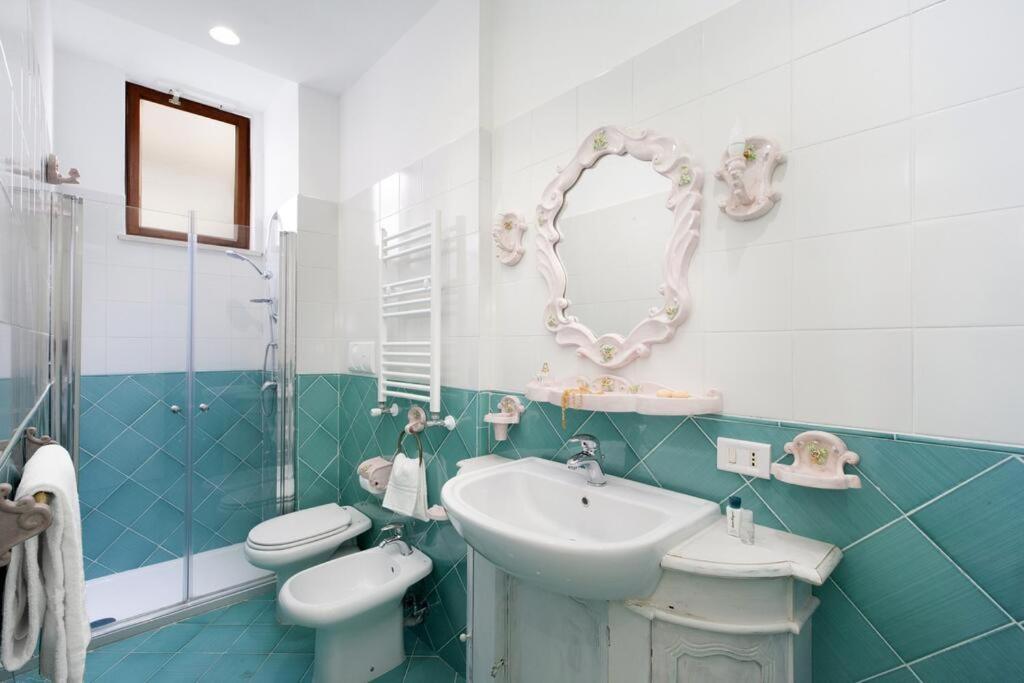 Super Attico Vista Mare Con Piscina Lejlighed Sorrento Eksteriør billede