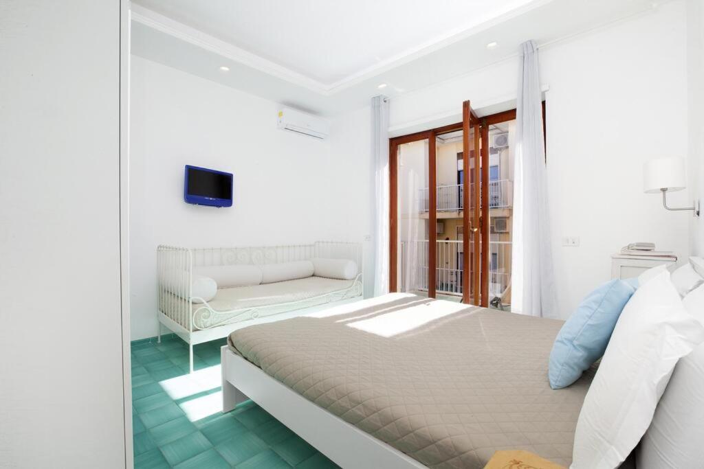 Super Attico Vista Mare Con Piscina Lejlighed Sorrento Eksteriør billede